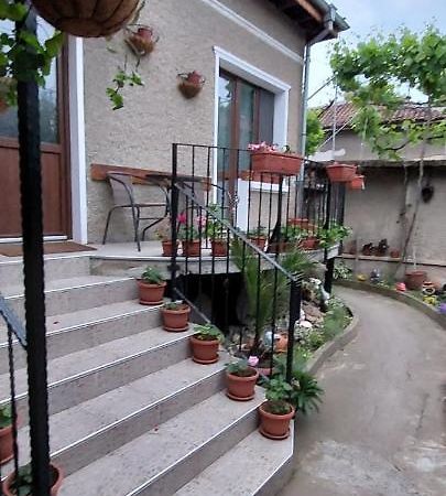 Guest House Kukera Pavel Banya Luaran gambar
